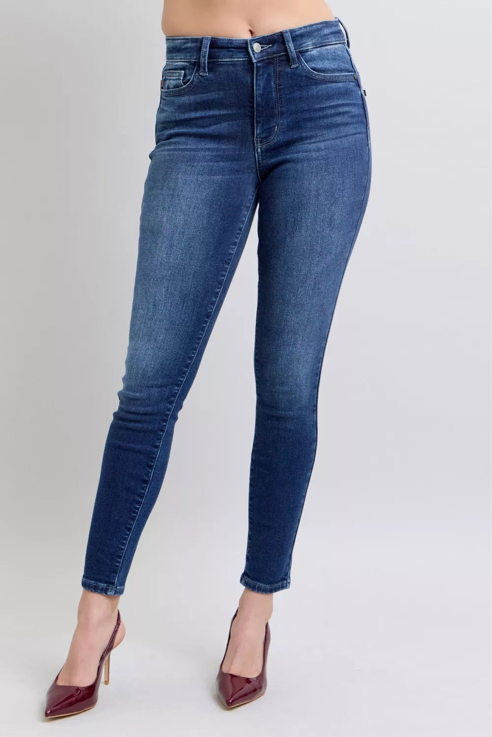 woman wearing judy blue washed denim skinny jeans